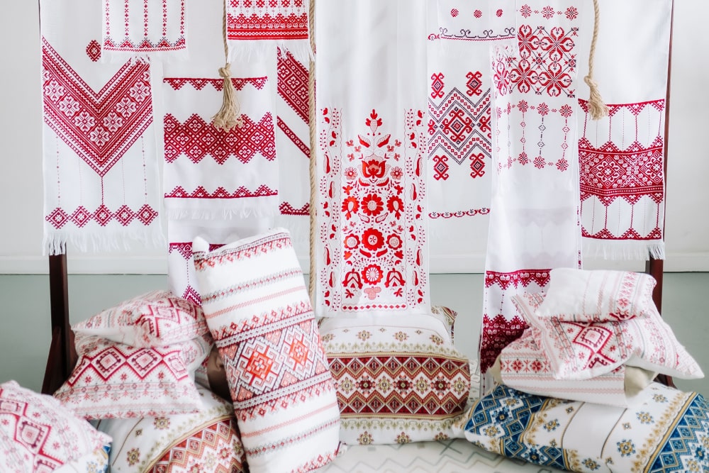 Фотосесія до Дня вишиванки в ІТ-компанії: об'єднання трьох міст та підтримка команди